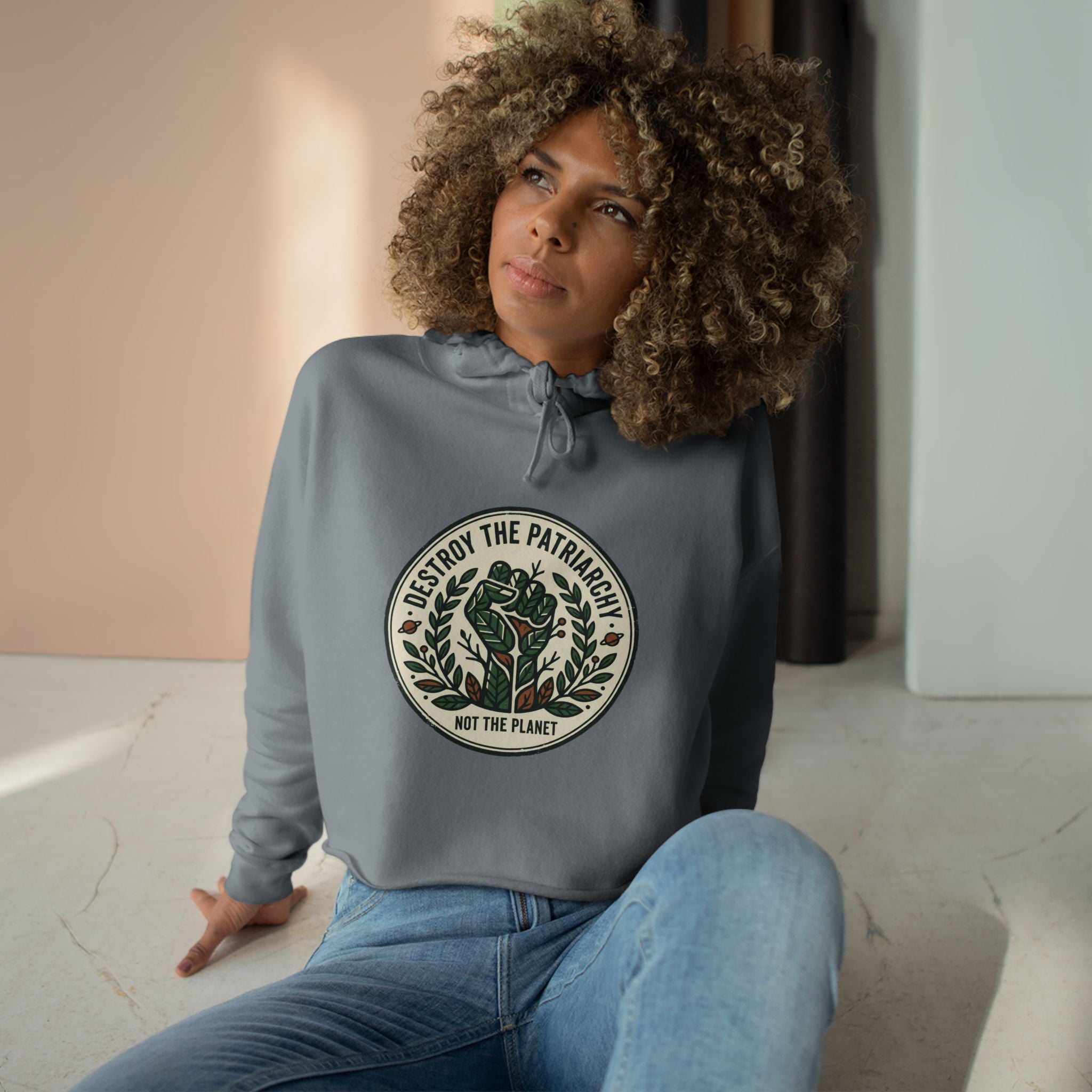 Sudadera corta con capucha y emblema de rosa "Destruye el patriarcado" | Estampado ecológico de plantas