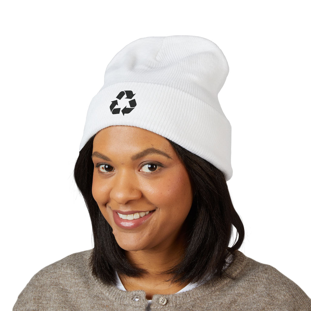 Gorro con puño y símbolo de reciclaje bordado