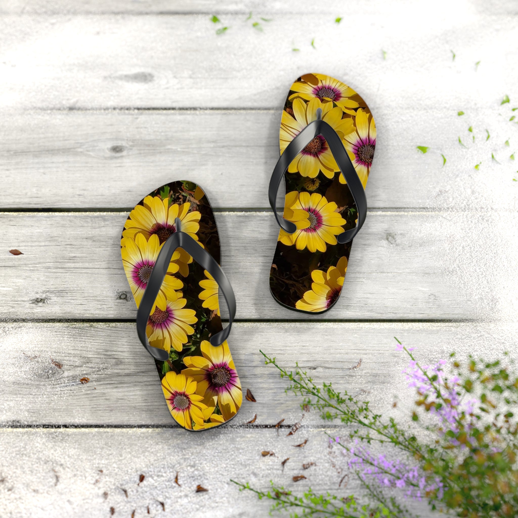 Chanclas amarillas con margaritas - Sandalias florales de playa