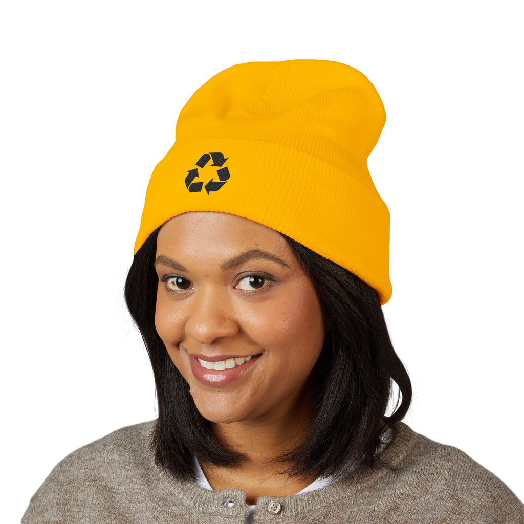 Gorro con puño y símbolo de reciclaje bordado