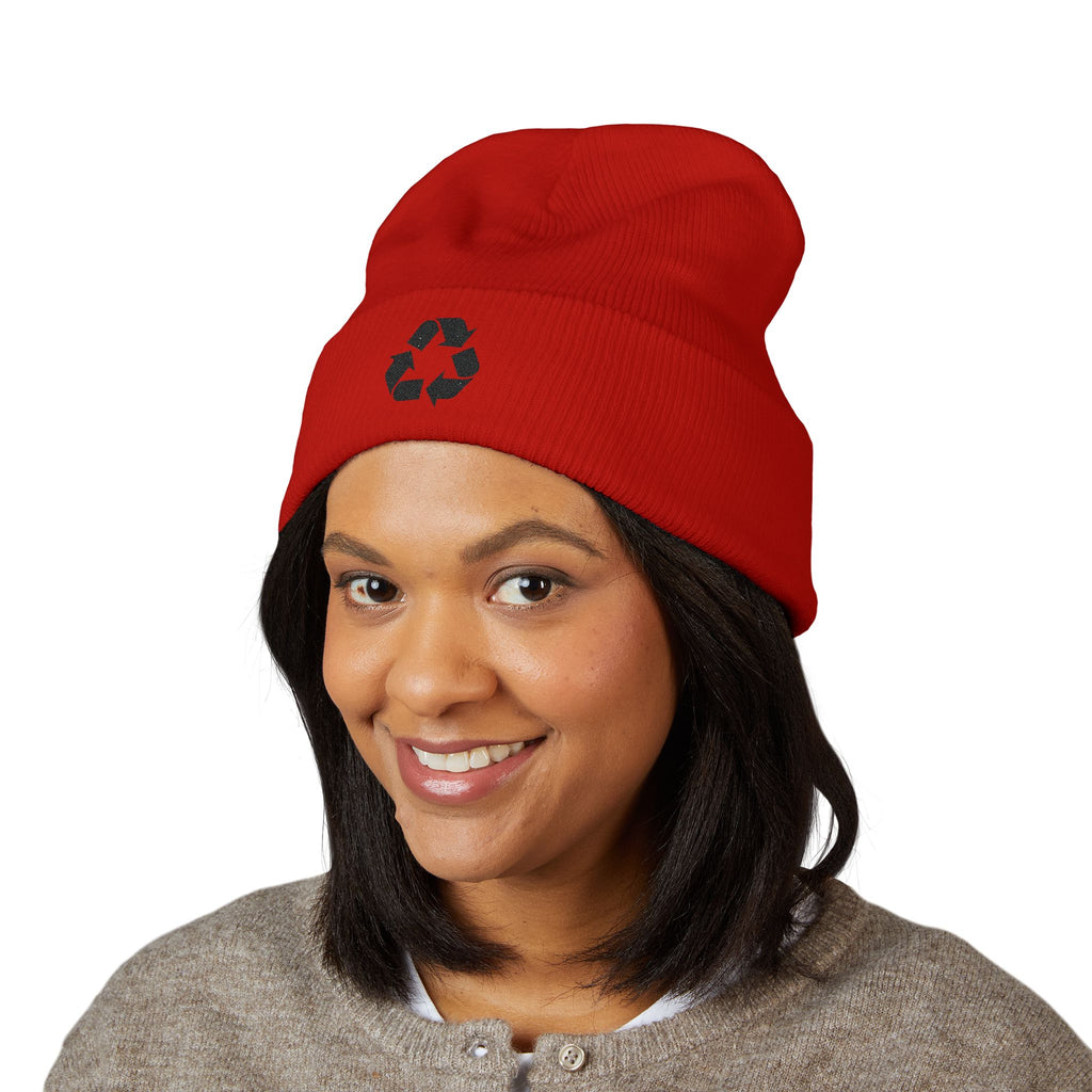 Gorro con puño y símbolo de reciclaje bordado
